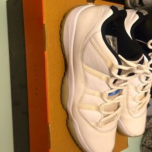 JORDAN 11 RETRO LOWS